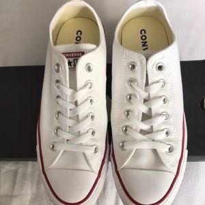Converse Optical White . Size 6 men , Size 8 women.